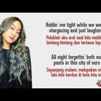 Download Lagu W.H.U.T (Wanna Hold U Tight) – Aisha Retno (Lirik Lagu Terjemahan)
